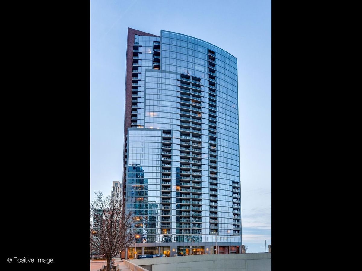 450 Waterside Drive, Chicago, IL 60601
