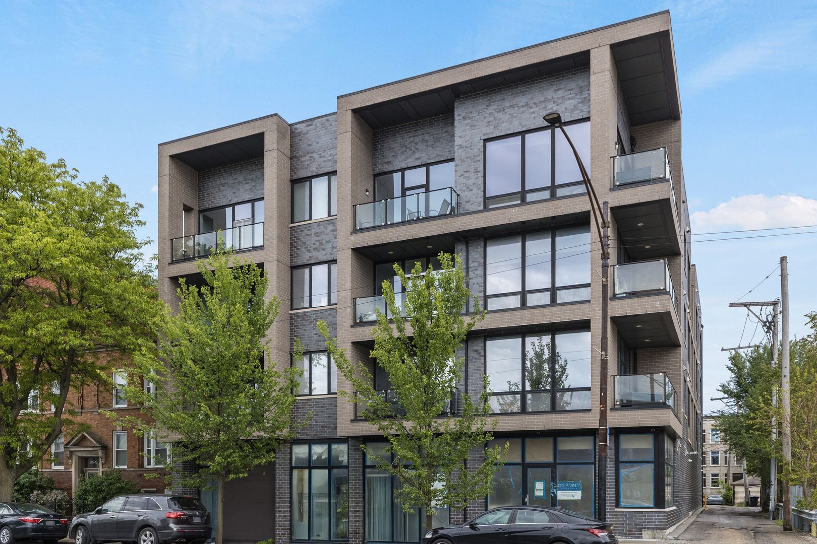 2423 W FULLERTON Avenue #3A — Chicago, IL 60647