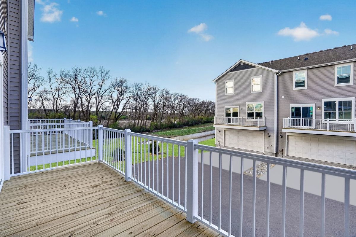 427 Red Oak Circle, Volo, IL 60020