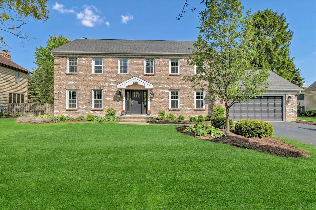 2045 Somerset Lane, Wheaton, IL 60189
