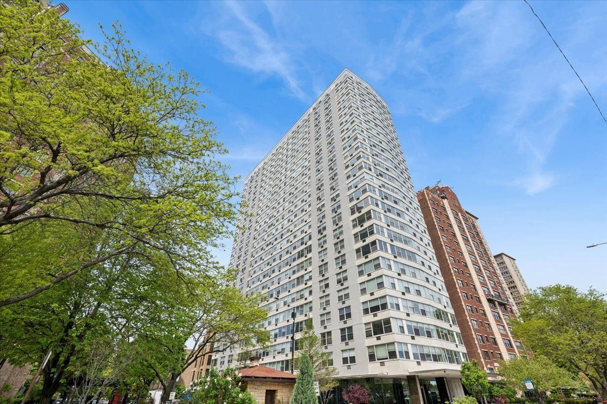 3900 Lake Shore Drive, Chicago, IL 60613