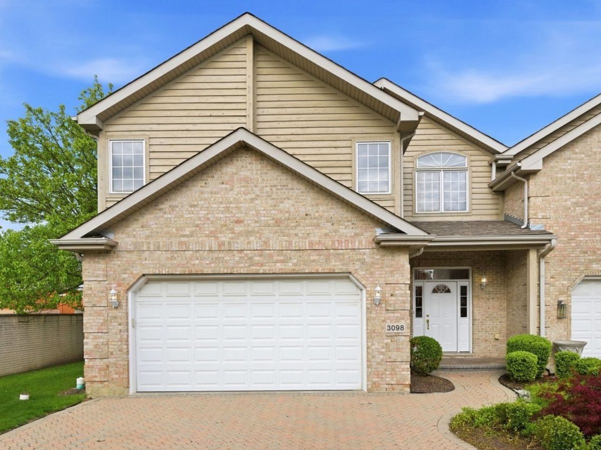 3098 Rosebrook Circle, Westchester, IL 60154
