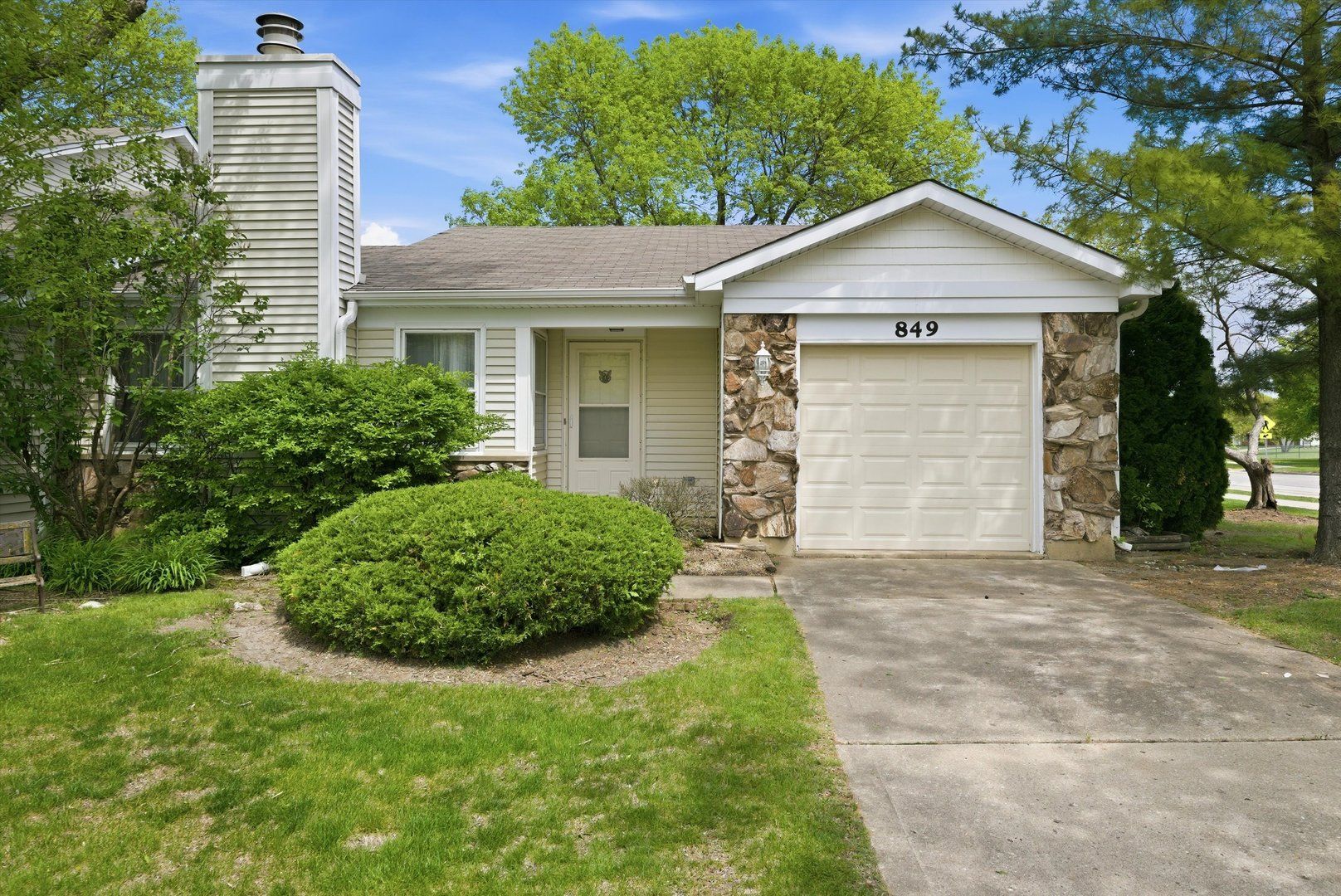 849 Colony Lake Drive — Schaumburg, IL 60194
