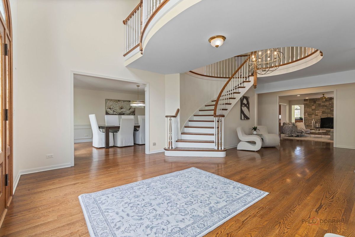 1541 Heritage Court, Lake Forest, IL 60045