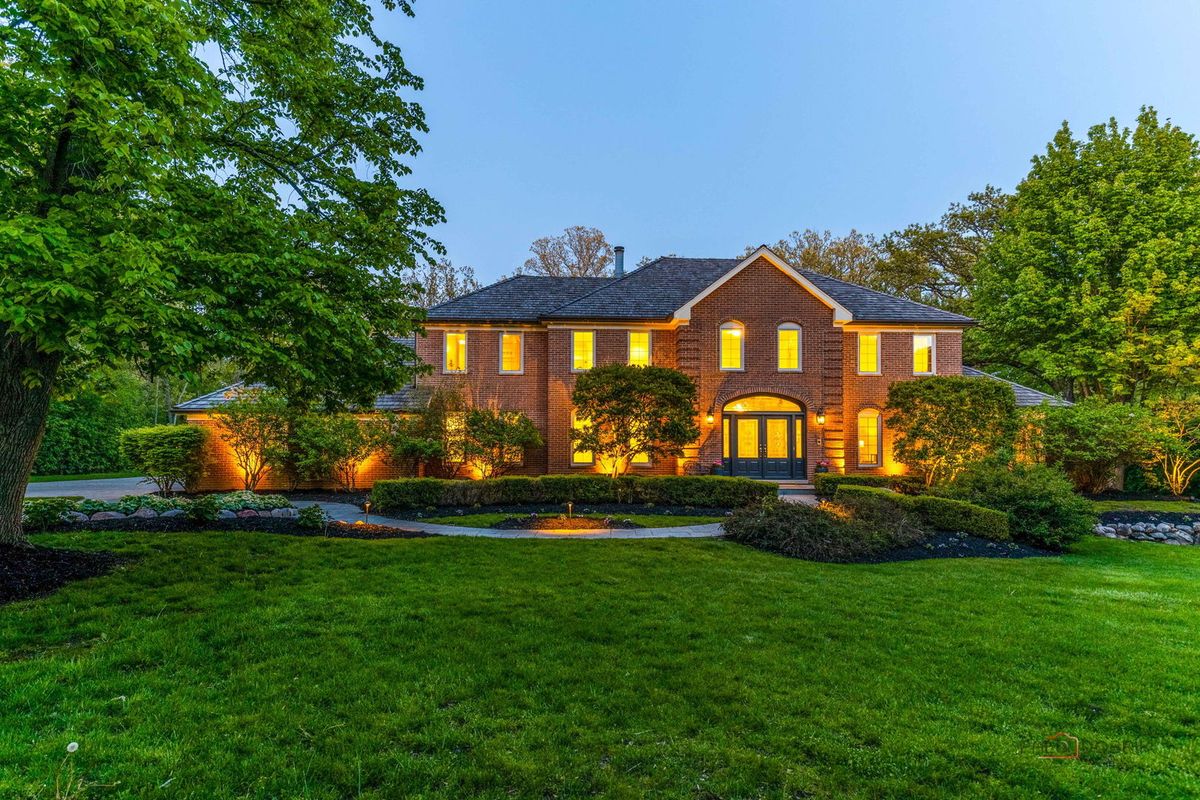 1541 Heritage Court, Lake Forest, IL 60045