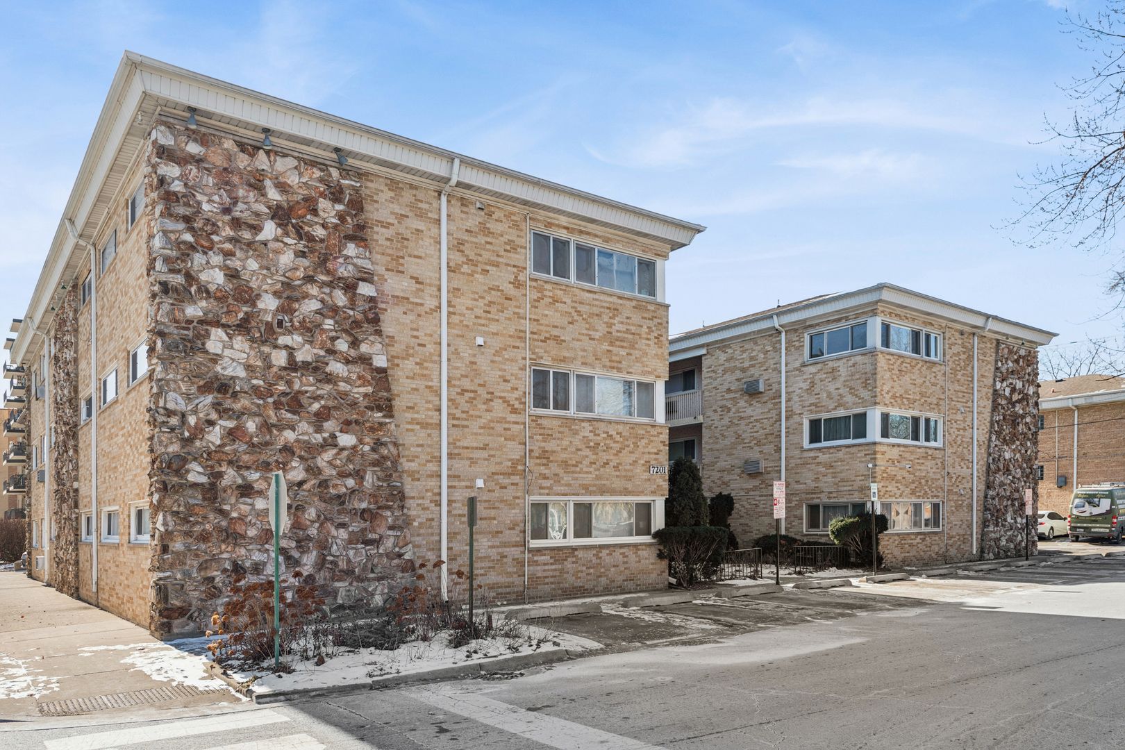 7201 W Wellington Avenue #D-1 — Elmwood Park, IL 60707