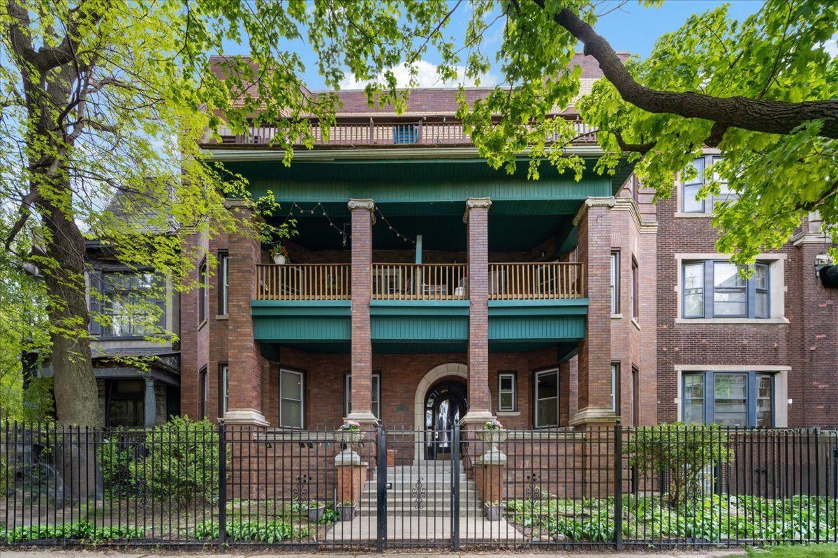 839 Lakeside Place, Chicago, IL 60640