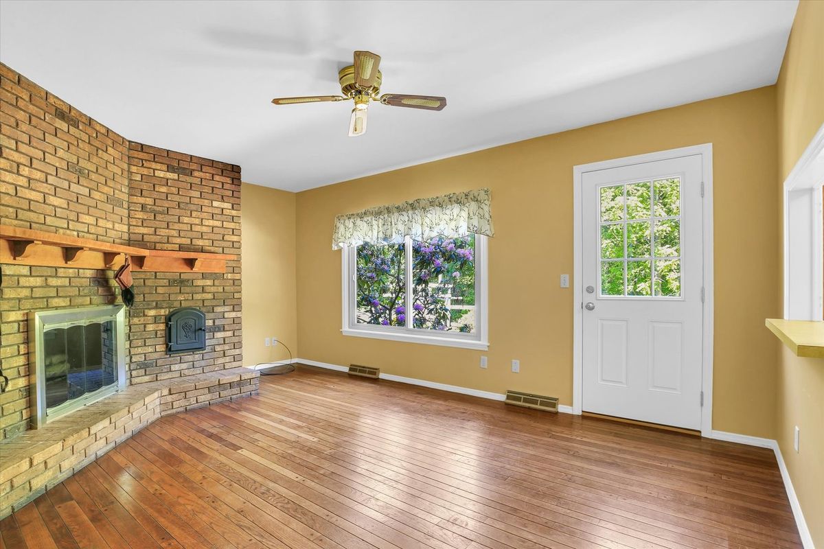 28 Dunlap Drive, Sidney, IL 61877