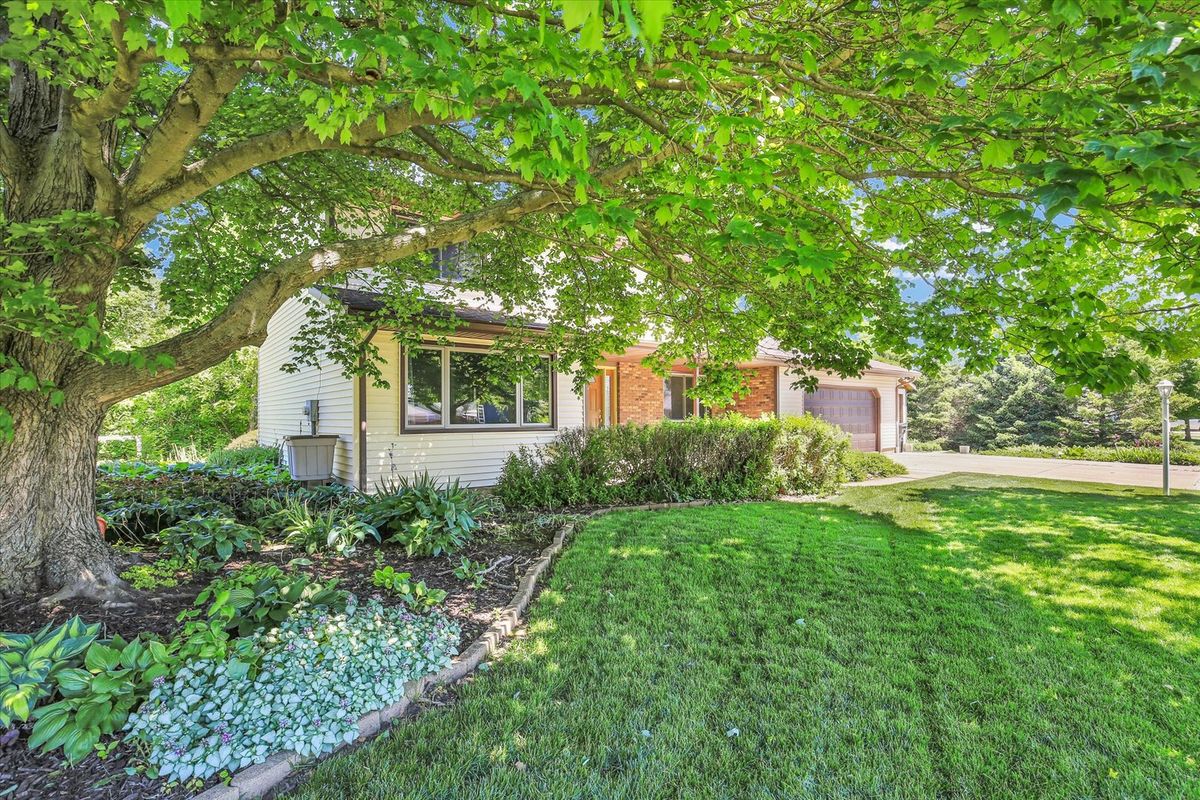 28 Dunlap Drive, Sidney, IL 61877