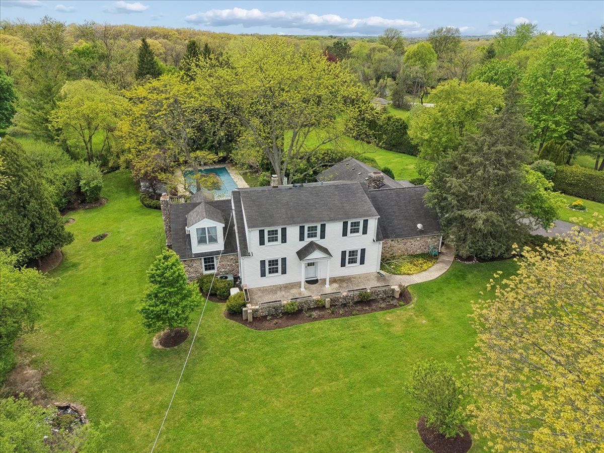 44 Indian Trail Road, Barrington, IL 60010