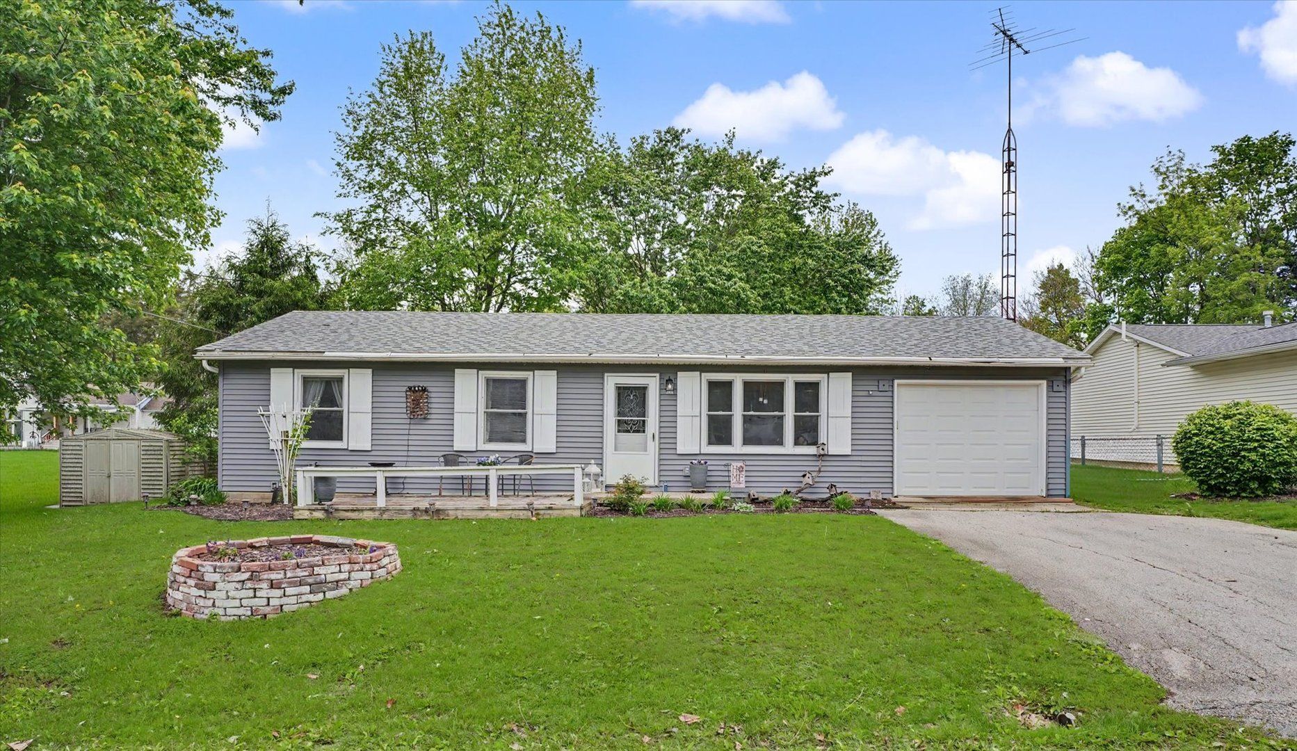 205 N Jefferson Street — Mahomet, IL 61853