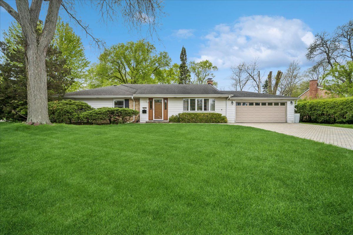 1112 Whitfield Road, Northbrook, IL 60062
