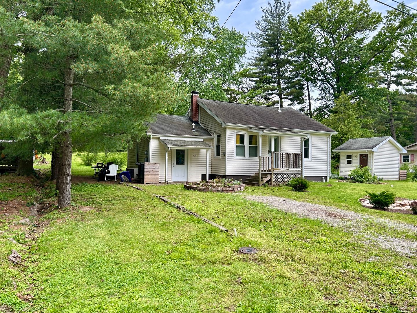 1211 W Short Drive W — Carbondale, IL 62901