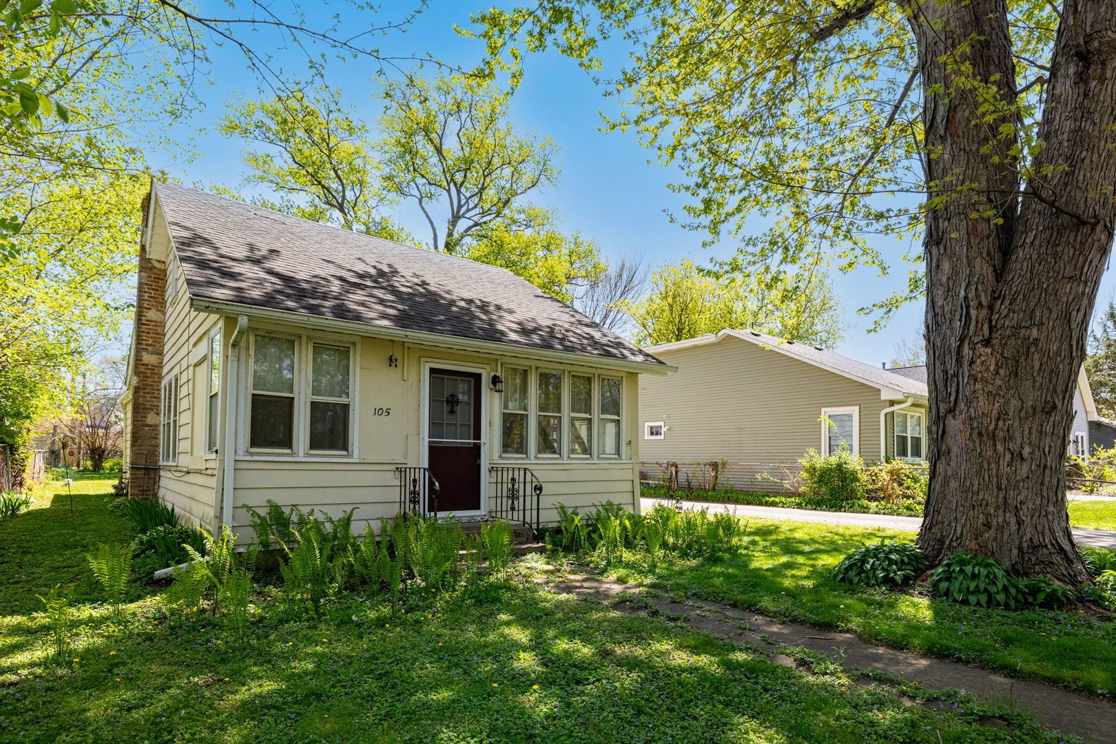105 Edgewood Avenue — Crystal Lake, IL 60014