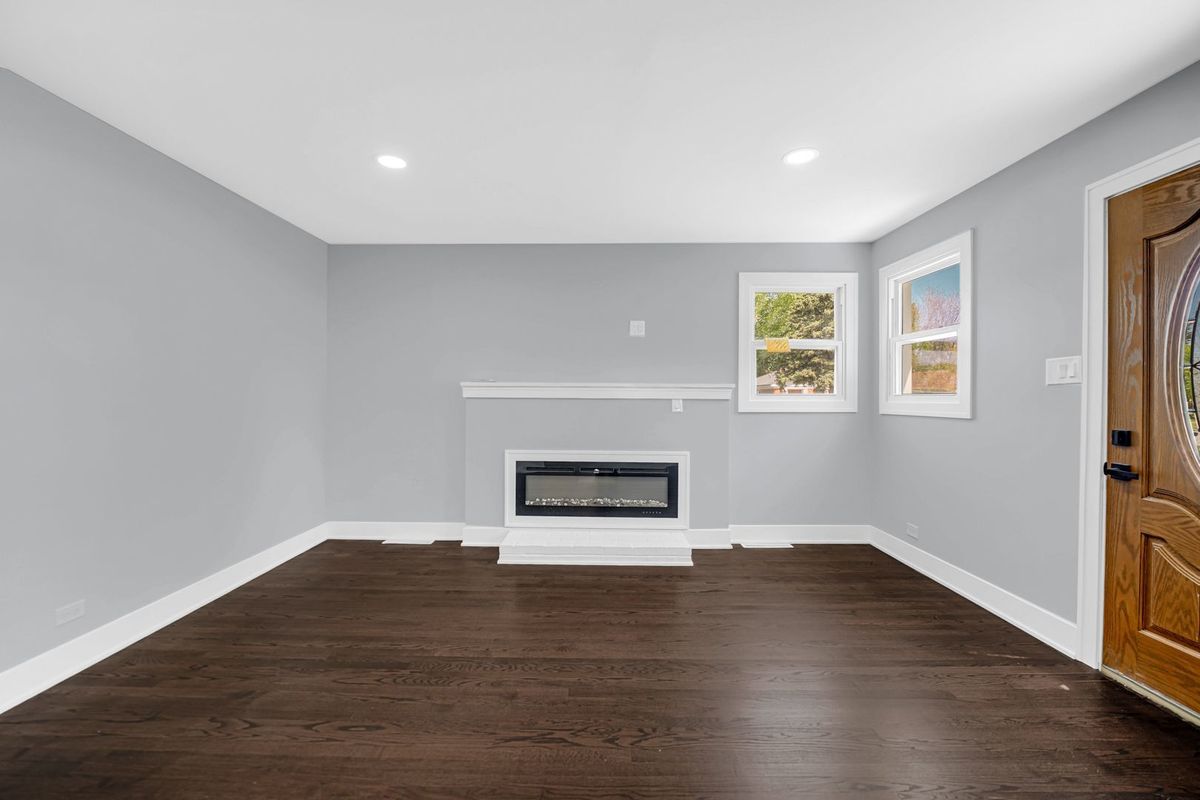6409 W 85th Place, Burbank, IL 60459