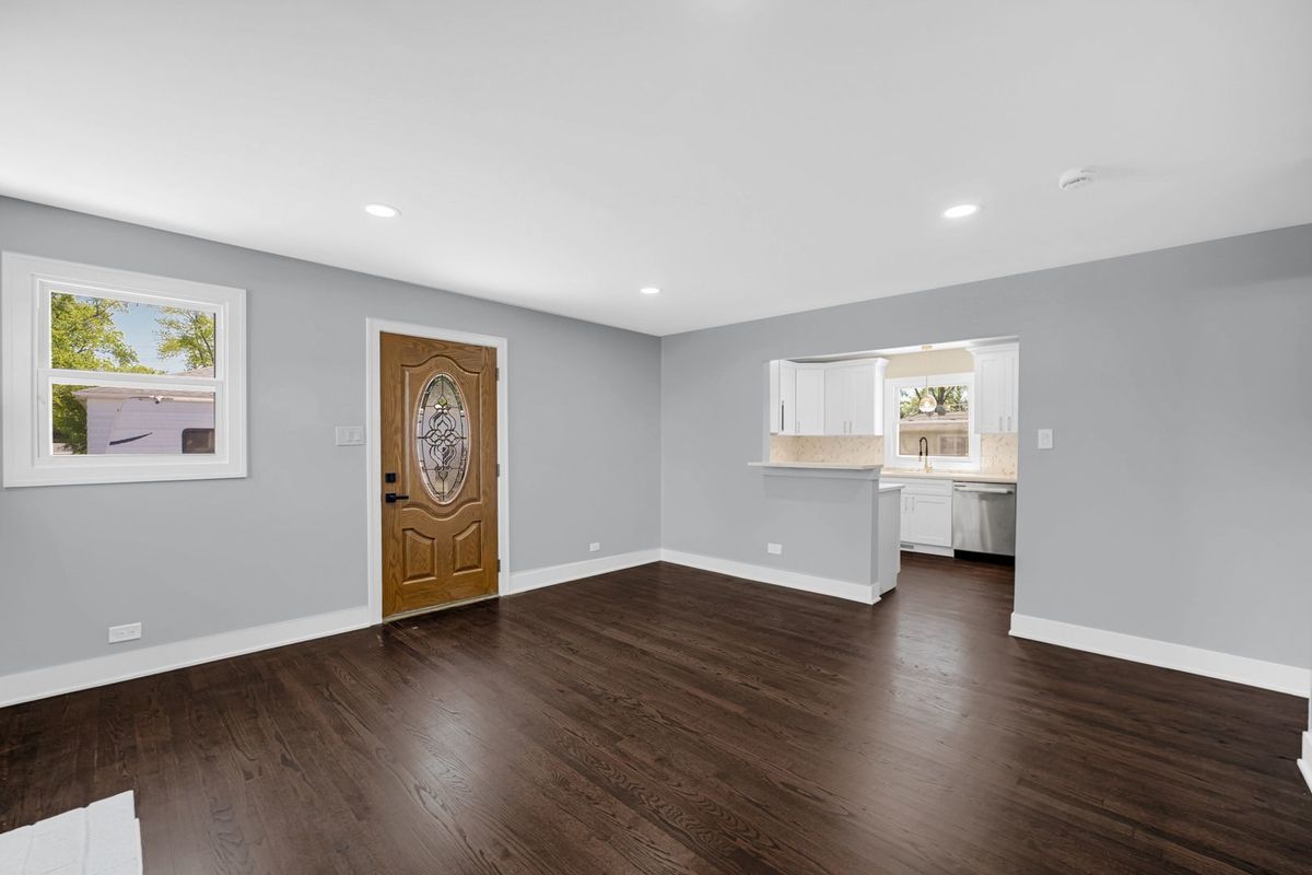 6409 W 85th Place, Burbank, IL 60459
