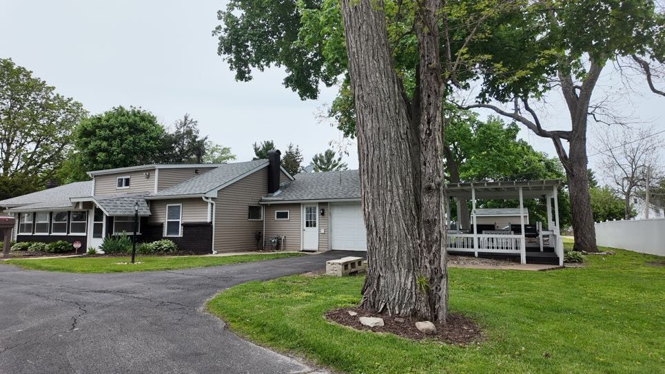 221 Central Avenue, Genoa, IL 60135