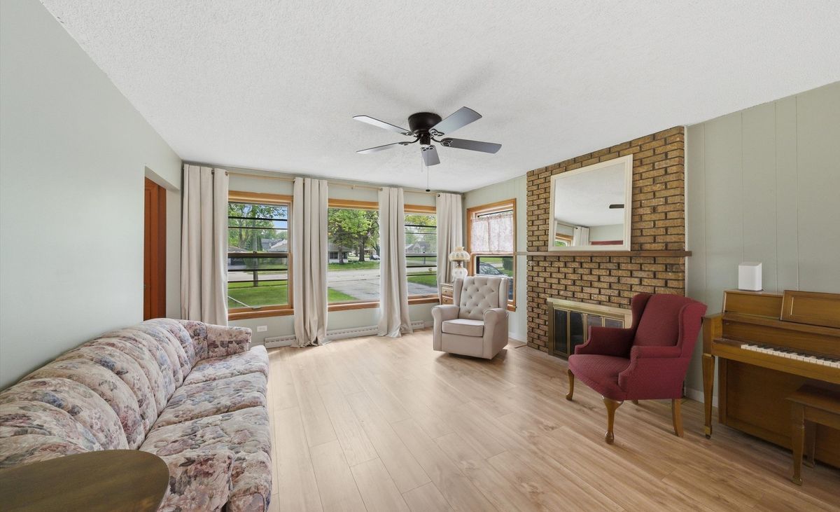 341 W Exchange Street, Crete, IL 60417