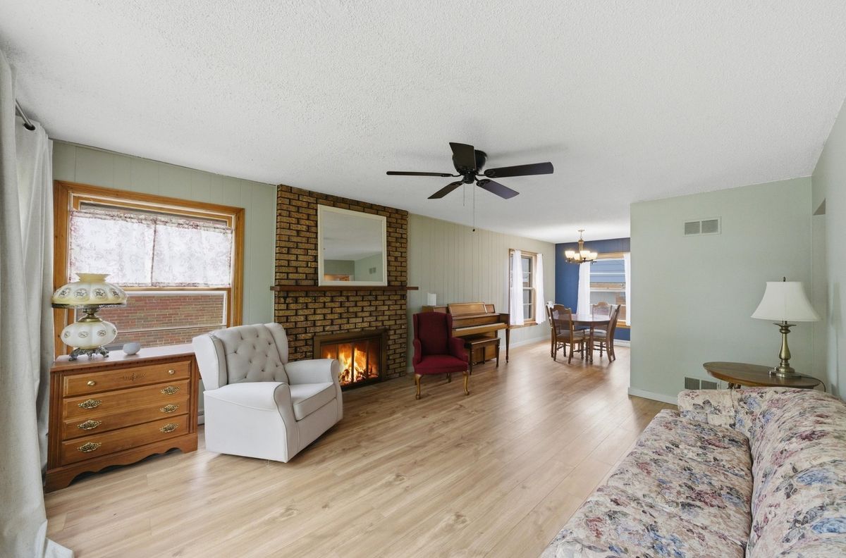 341 W Exchange Street, Crete, IL 60417