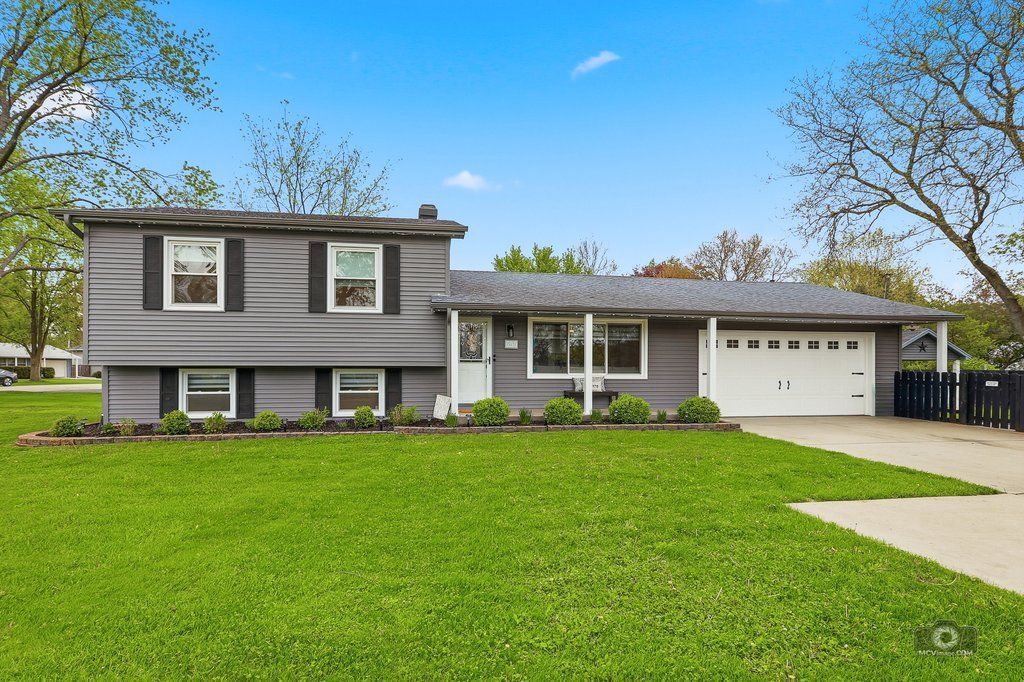 26W350 Jewell Road — Winfield, IL 60190