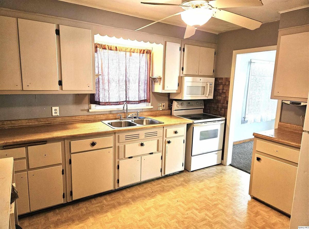 1212 S 22nd Street, Quincy, IL 62301