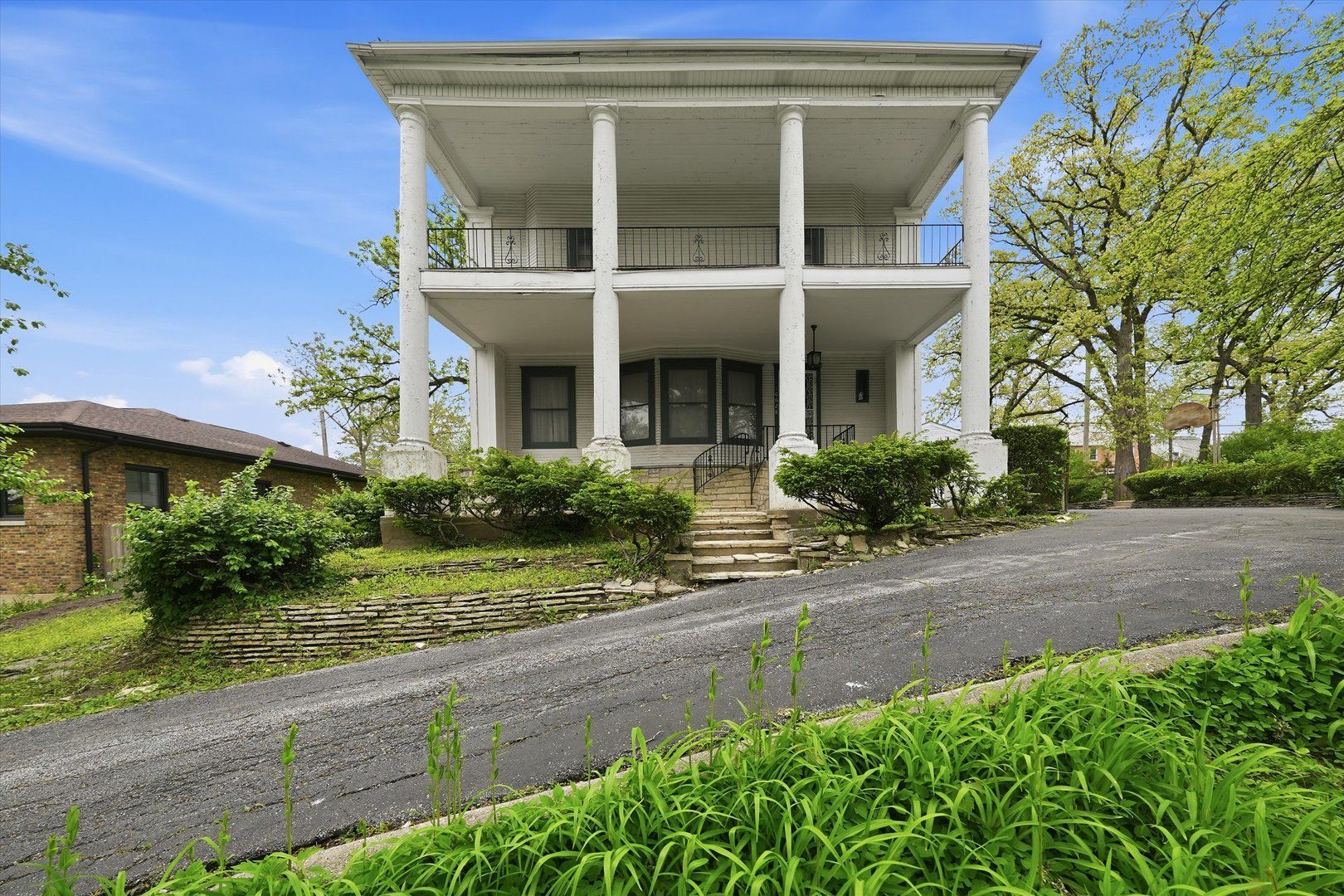 10628 S Longwood Drive — Chicago, IL 60643