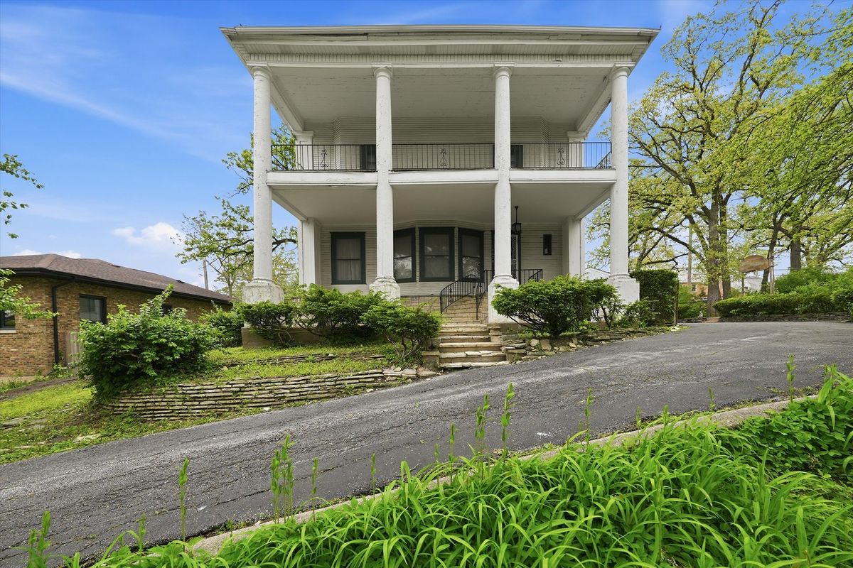 10628 Longwood Drive, Chicago, IL 60643
