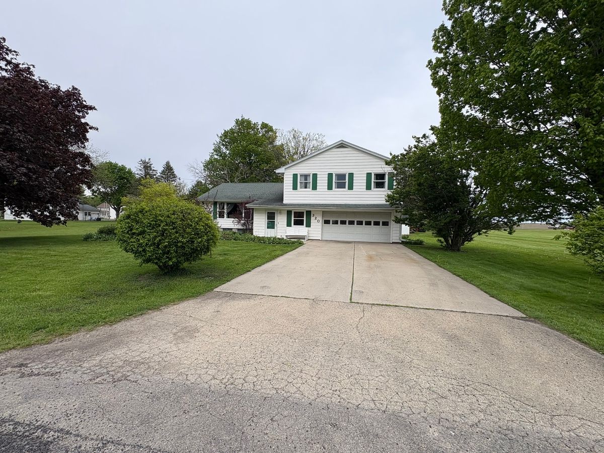 320 Main Street, Creston, IL 60113