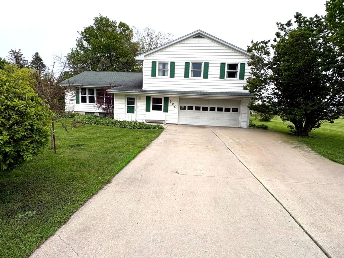 320 S Main Street, Creston, IL 60113