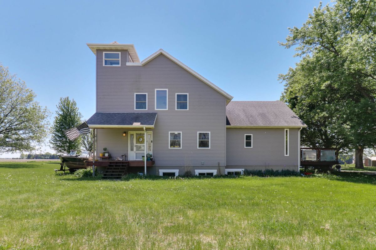 12014 Prairie Center Road, Clinton, IL 61727