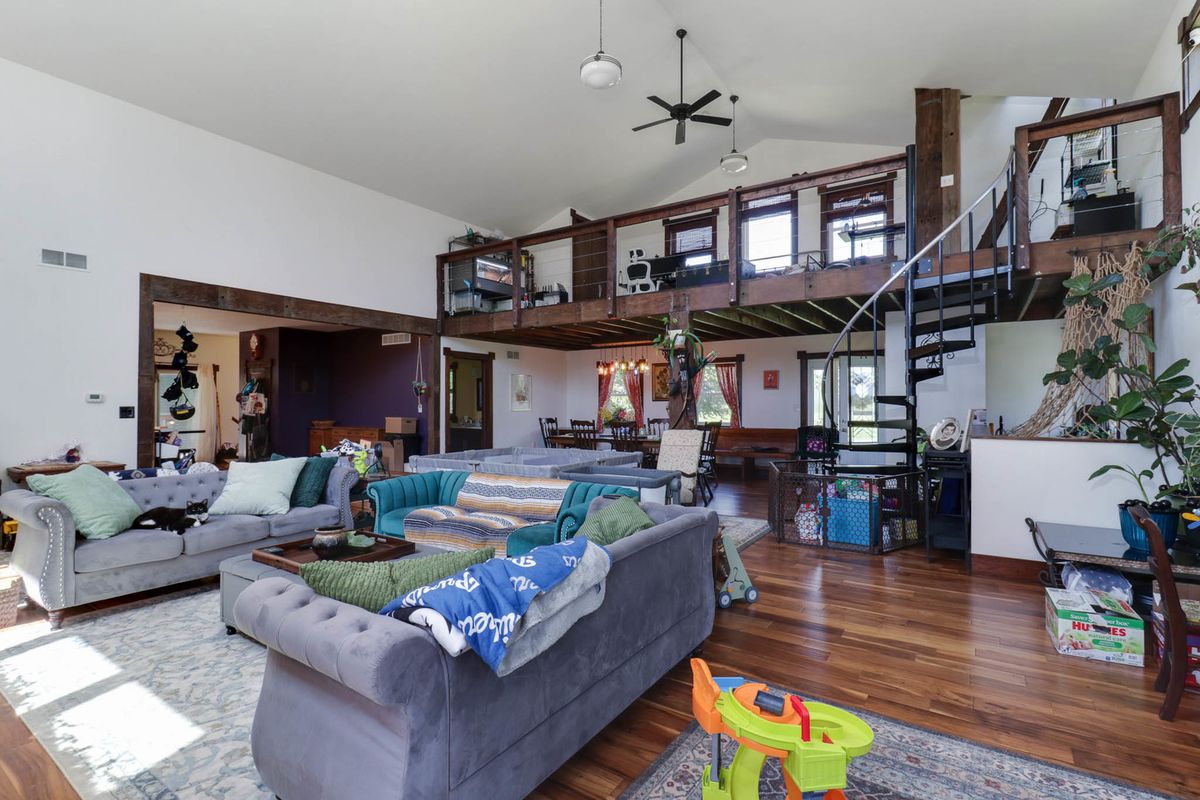 12014 Prairie Center Road, Clinton, IL 61727