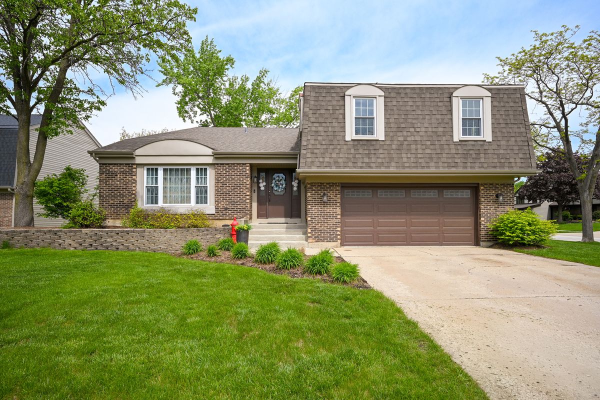 2234 Appleby Drive, Wheaton, IL 60189