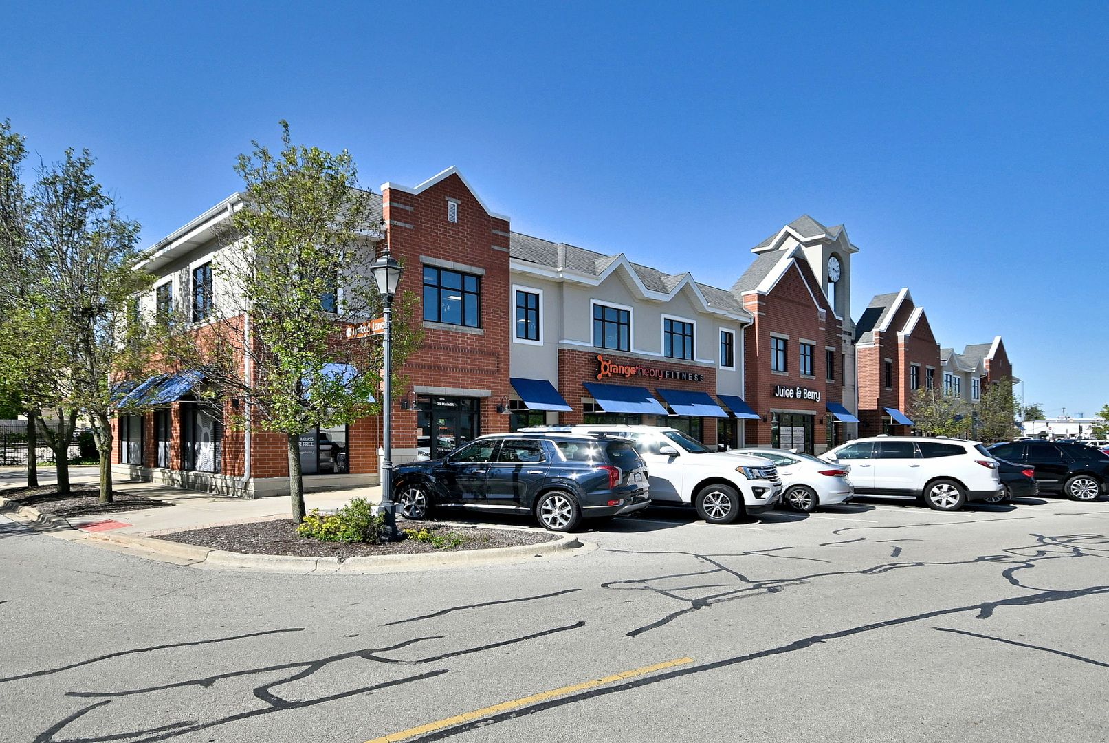 25 E Main Street #202 — Roselle, IL 60172