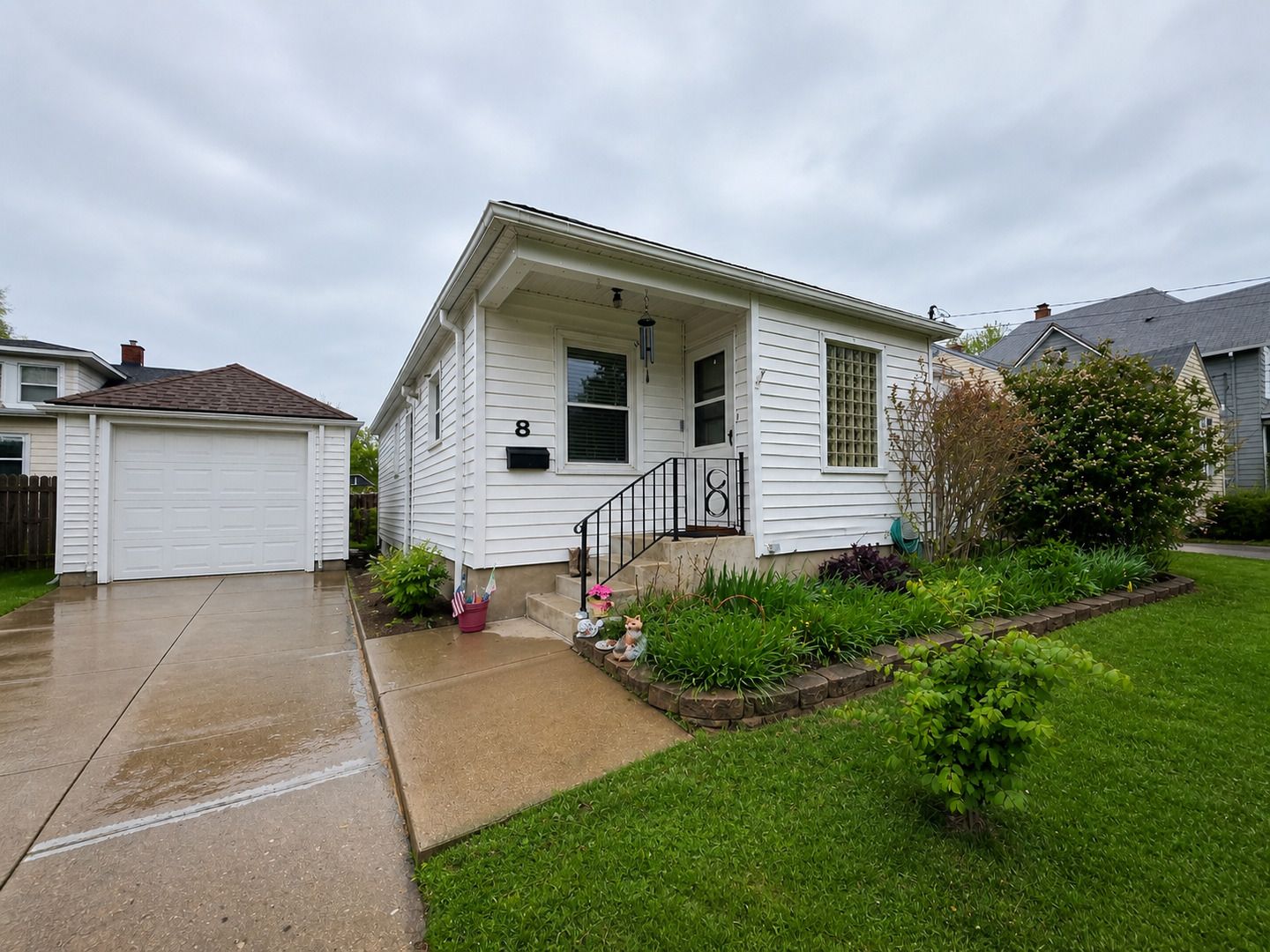 8 Monroe Street — Elgin, IL 60123