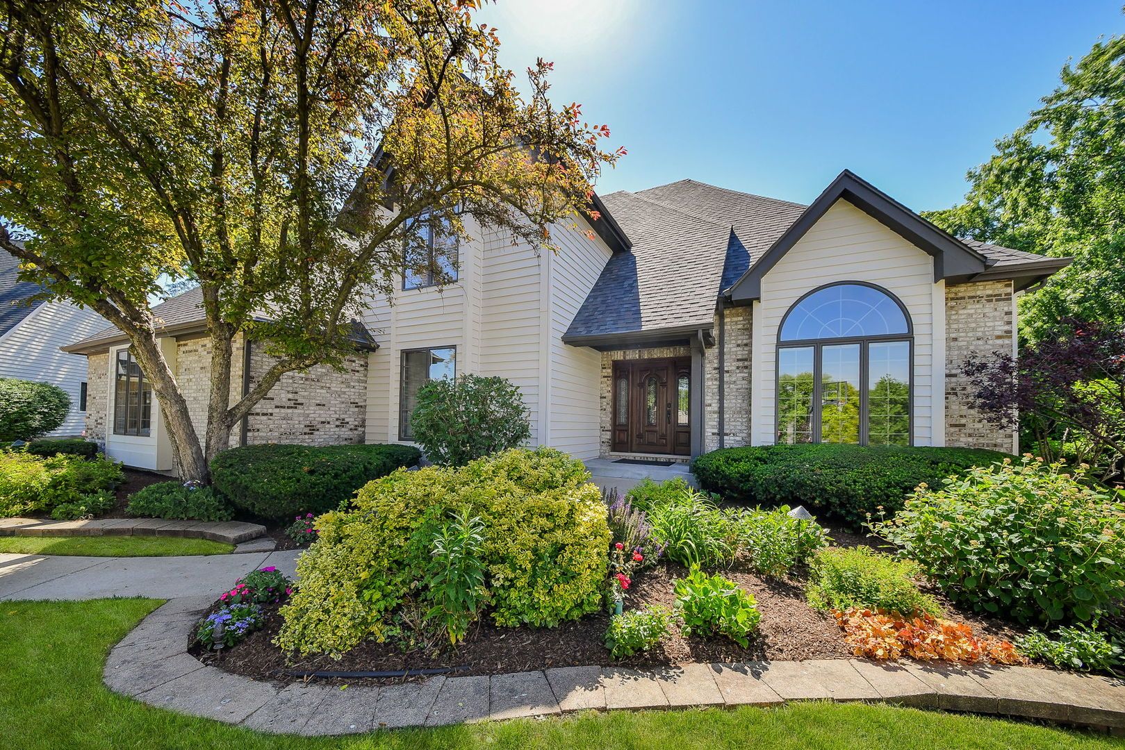 103 Hawkins Circle — Wheaton, IL 60189