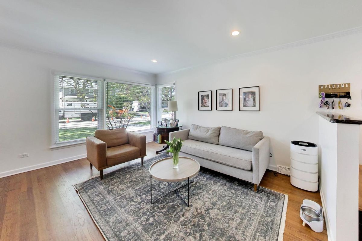1153 Kenton Road, Deerfield, IL 60015