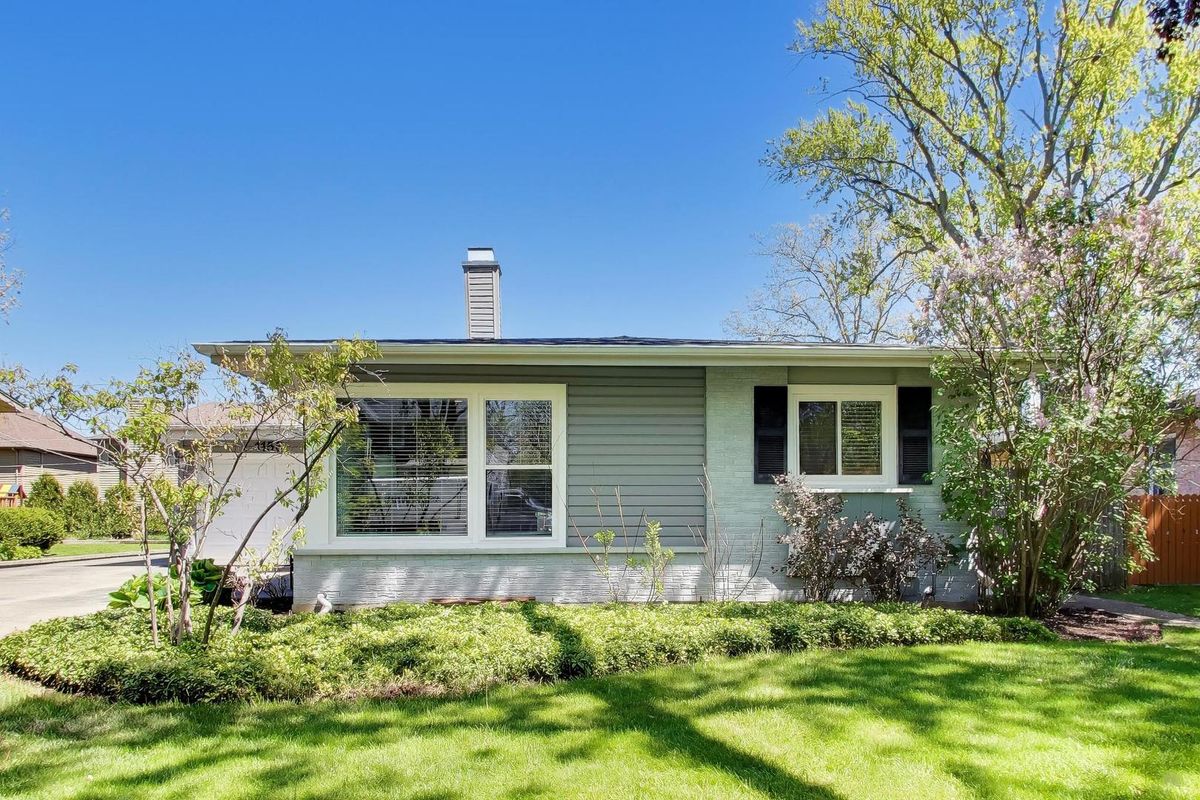 1153 Kenton Road, Deerfield, IL 60015