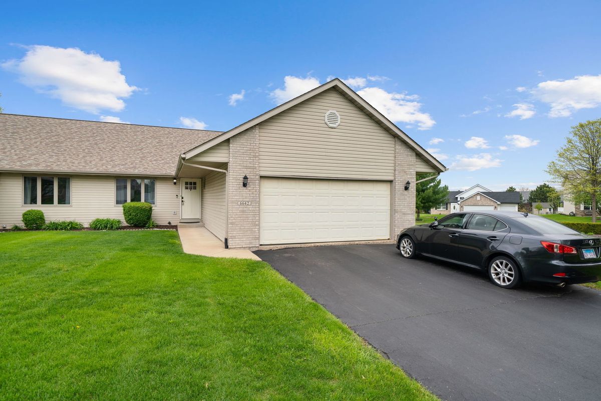 6642 Sawgrass Drive, Rockford, IL 61114