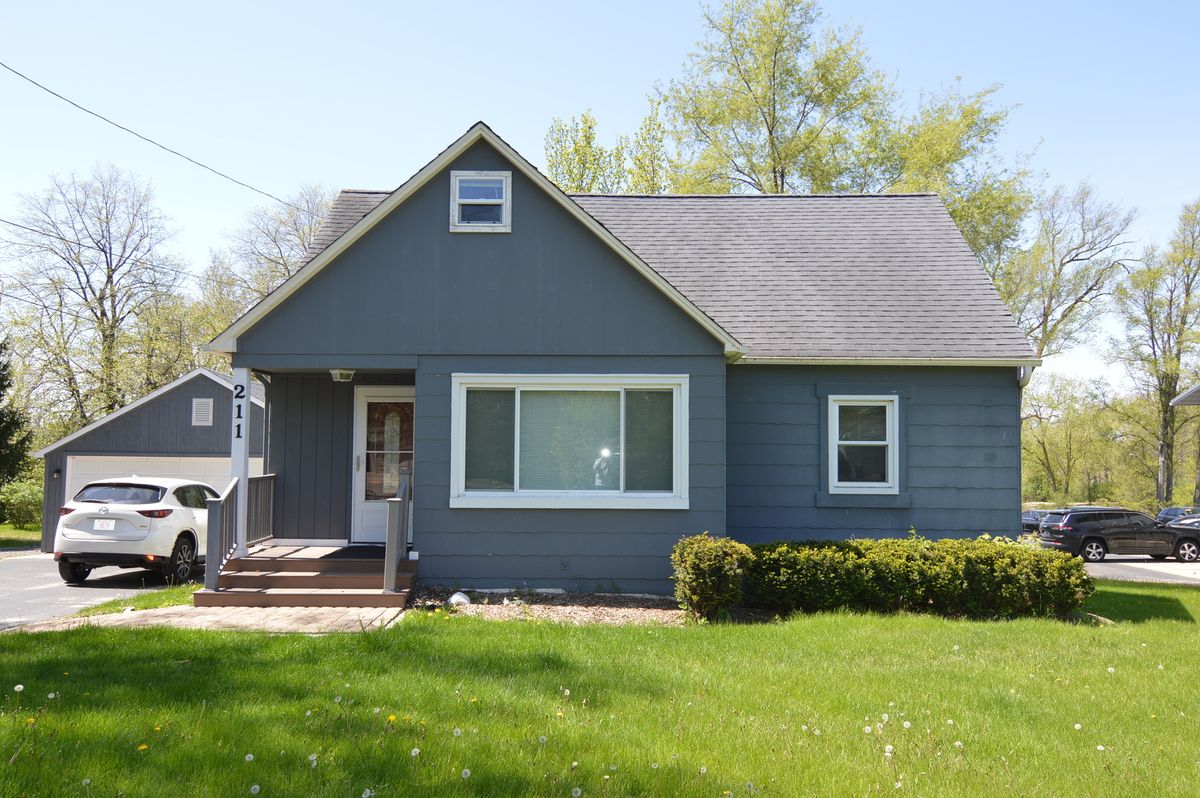 211 State Road, Island Lake, IL 60042
