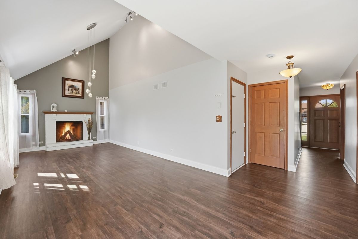 1133 Tewes Lane, Beach Park, IL 60099