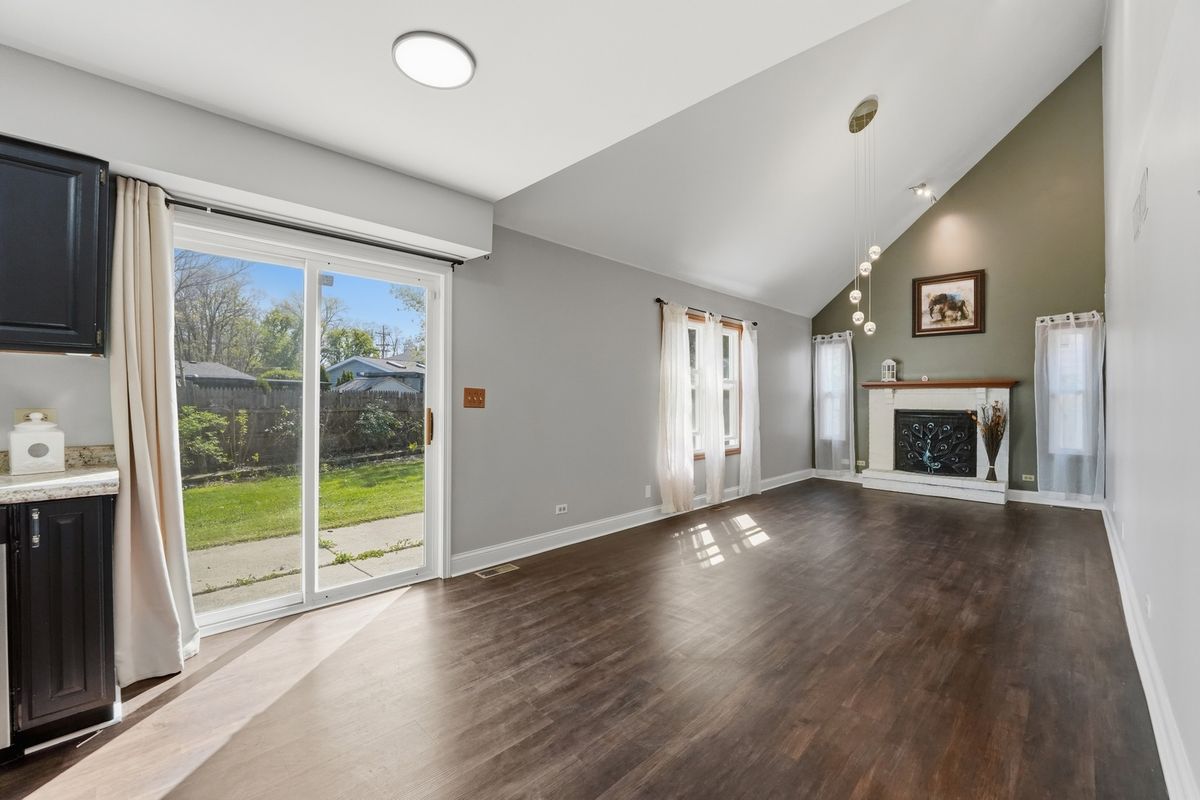 1133 Tewes Lane, Beach Park, IL 60099