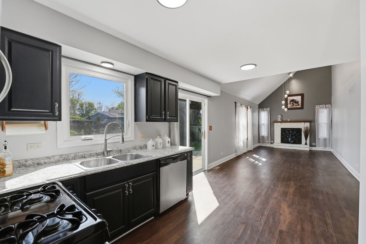 1133 Tewes Lane, Beach Park, IL 60099