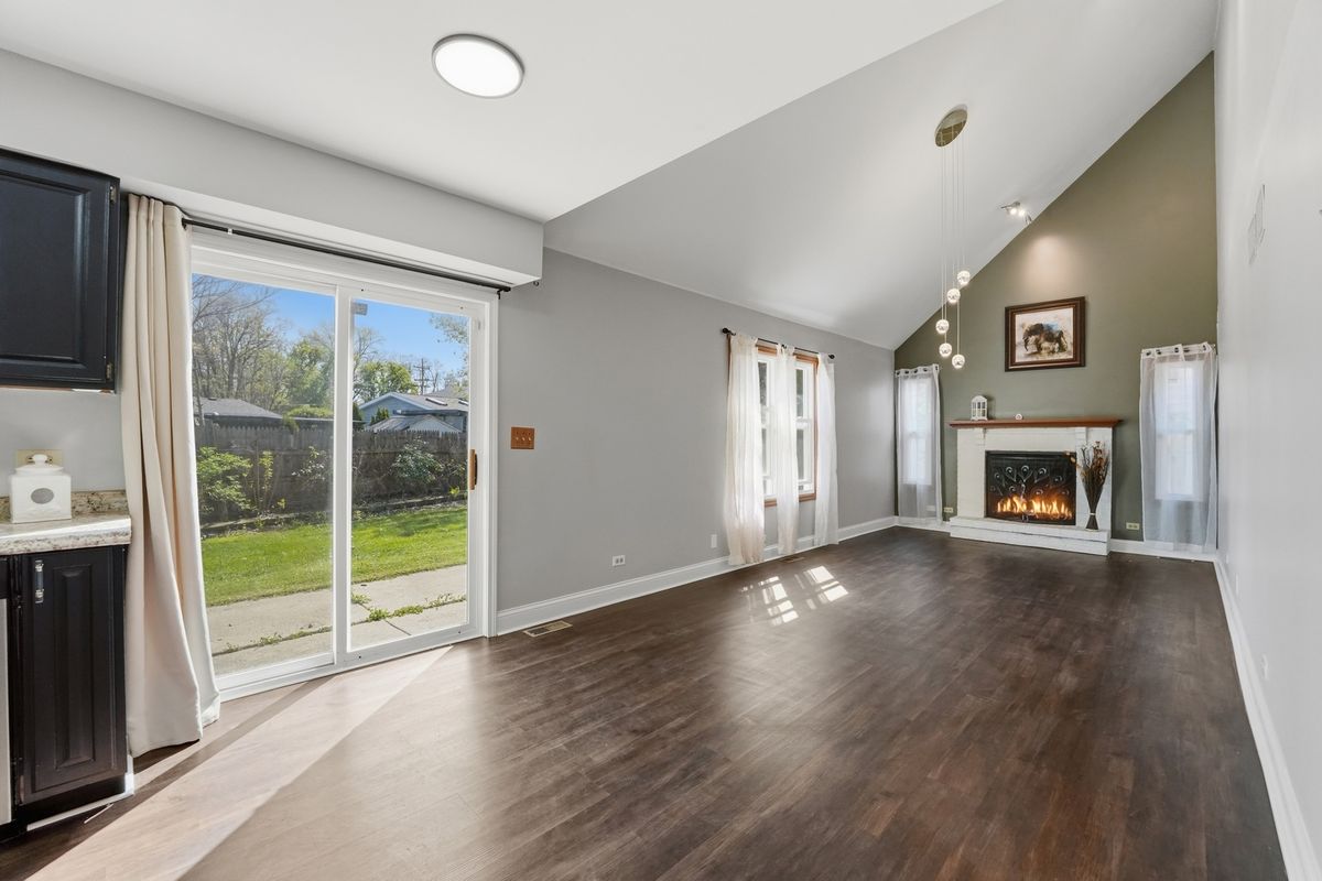 1133 Tewes Lane, Beach Park, IL 60099