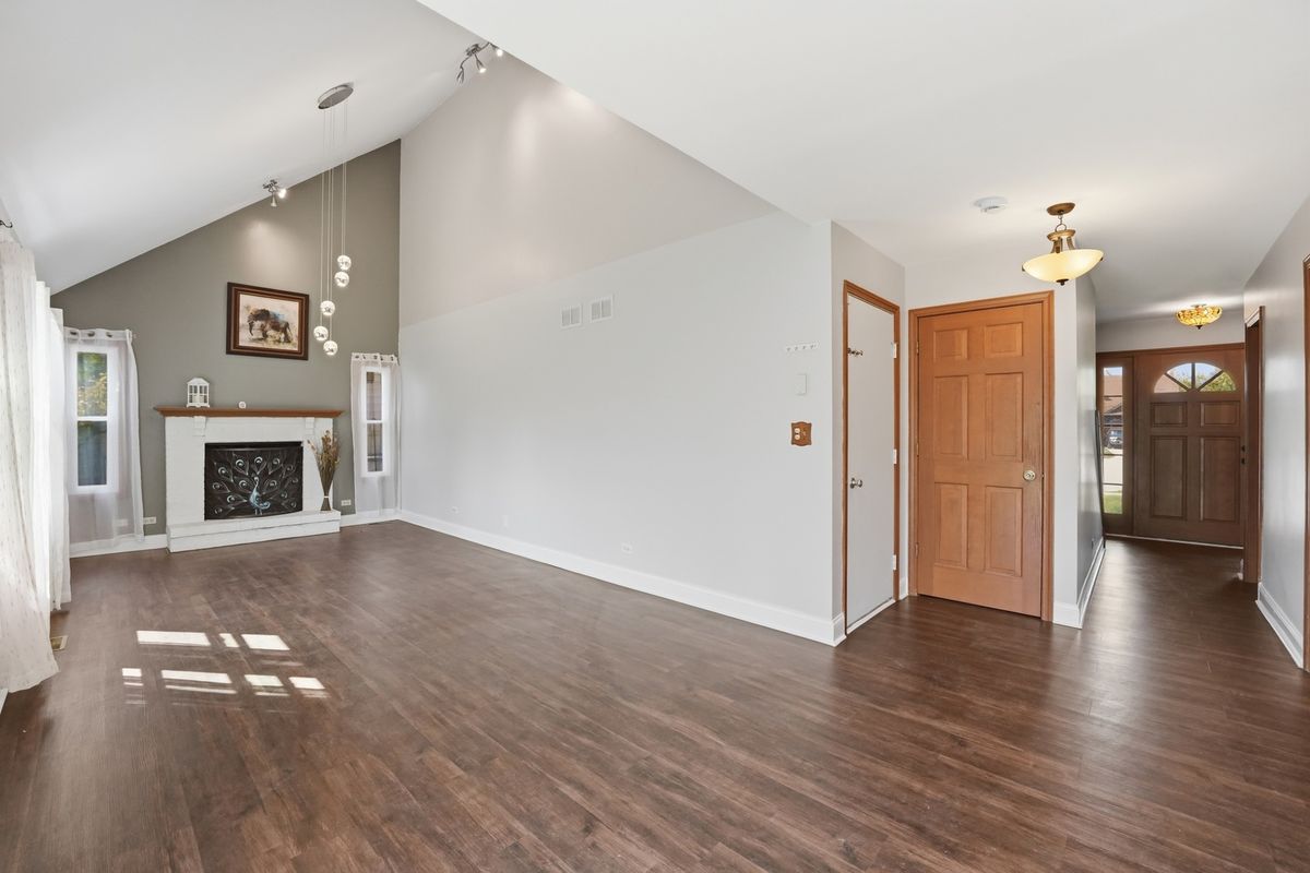 1133 Tewes Lane, Beach Park, IL 60099