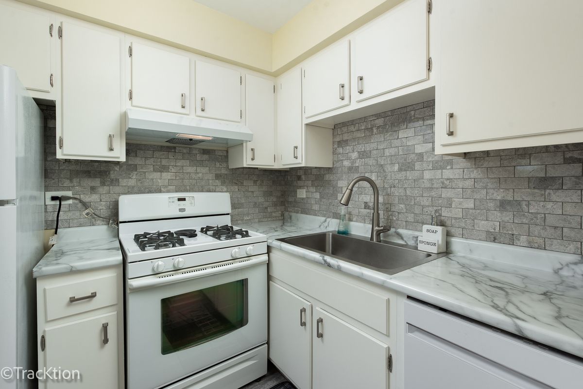 6 Tower Court, Downers Grove, IL 60516