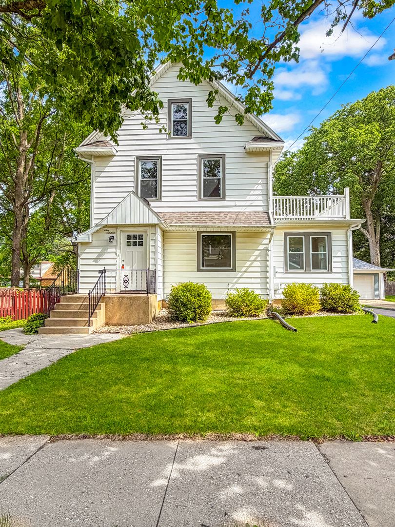 116 E Fuller Street — Freeport, IL 61032