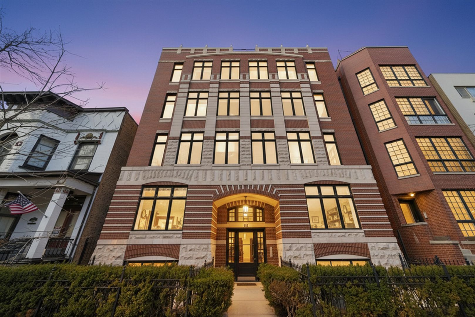 540 W Oakdale Avenue #4E — Chicago, IL 60657
