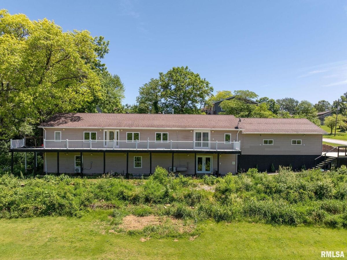 6401 95th Avenue Court, Taylor Ridge, IL 61284
