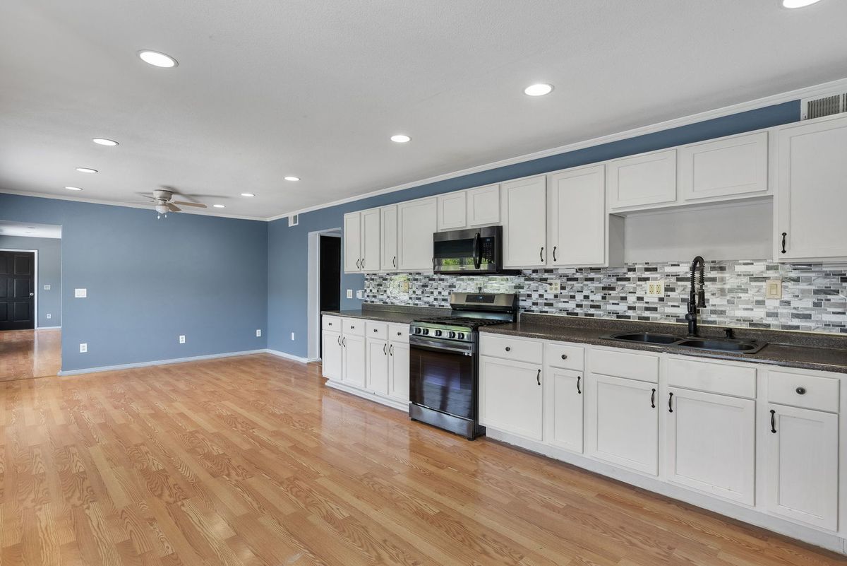 6401 W 95th Avenue Court, Taylor Ridge, IL 61284