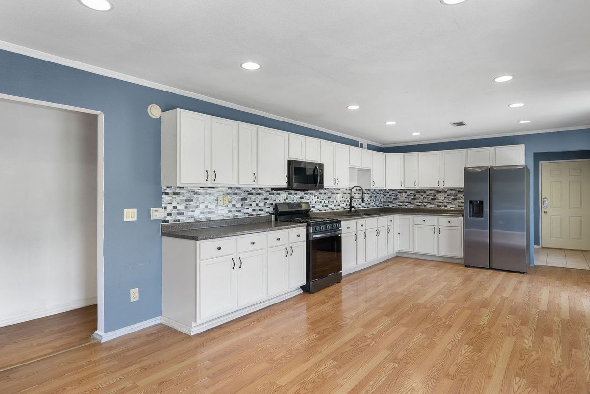 6401 W 95th Avenue Court, Taylor Ridge, IL 61284